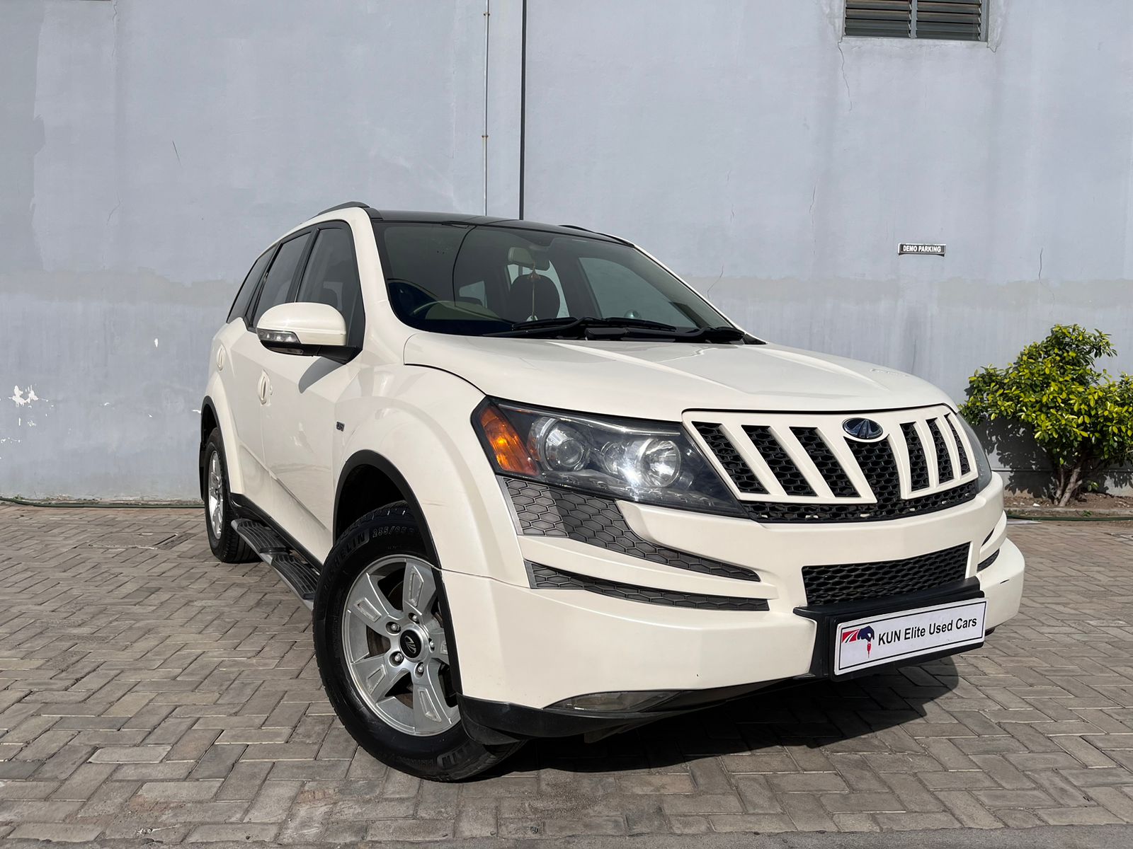 XUV 500 FWD W8 -2013