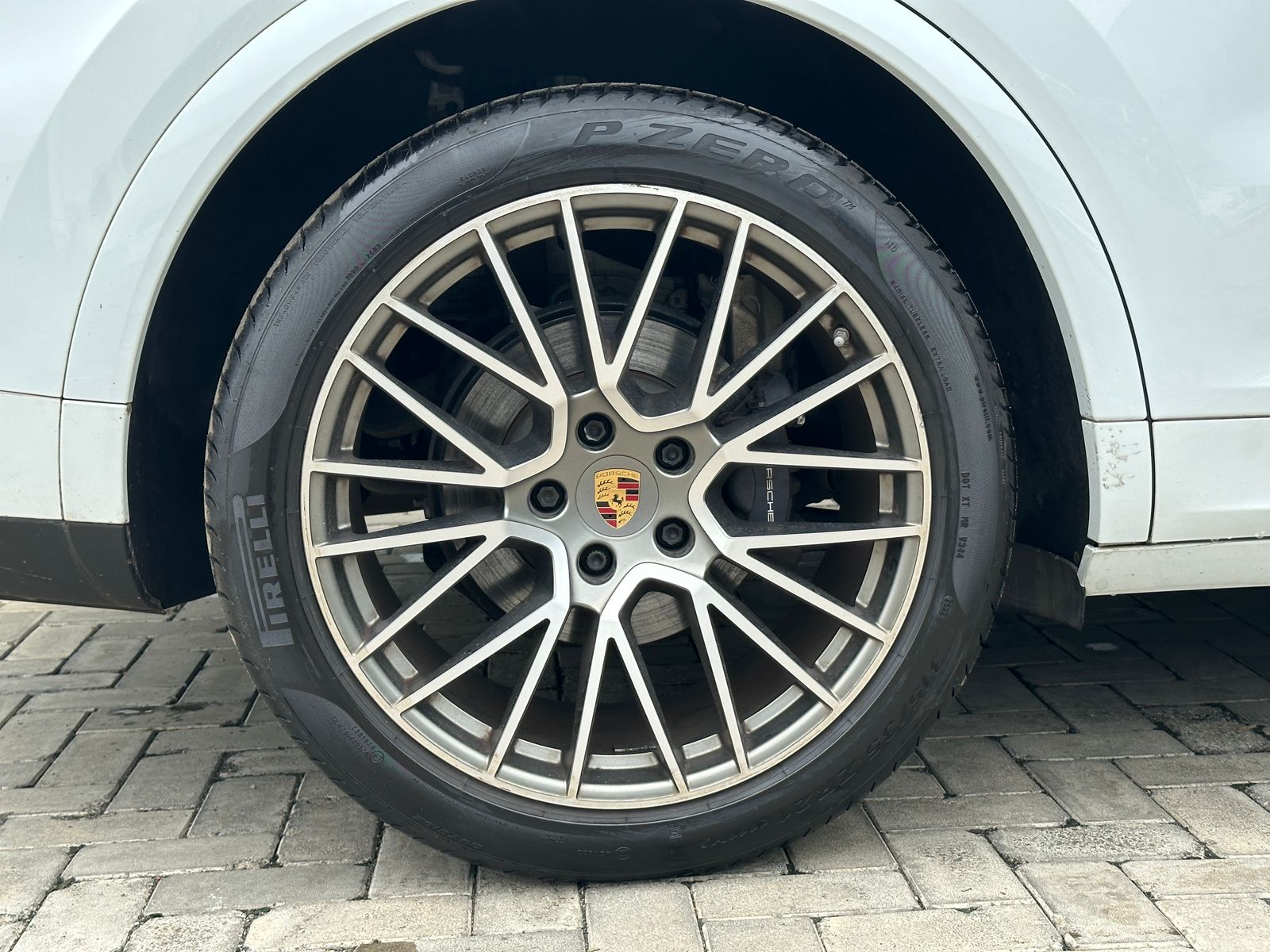 Porsche Cayenne- 2002 model-3901kms wheel