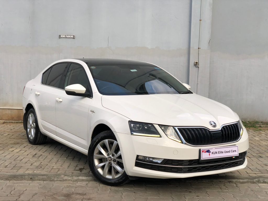 Skoda-Octavia-2017-model-90378-kms